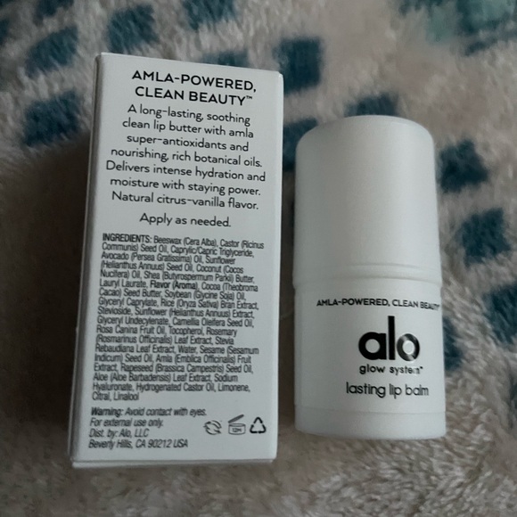Alo yoga glow system Lasting Lip Balm NWT! - Picture 3 of 5